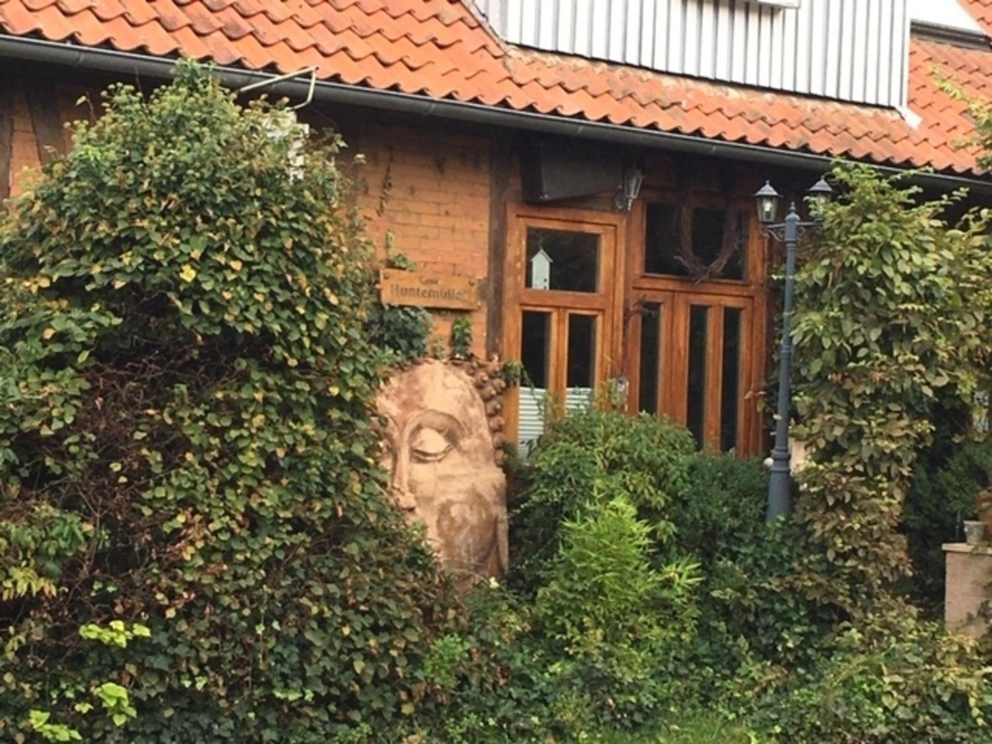 Grosse Hobbithoehle Mit Gemeinschaftsgarten Neustadt am Rubenberge Ngoại thất bức ảnh